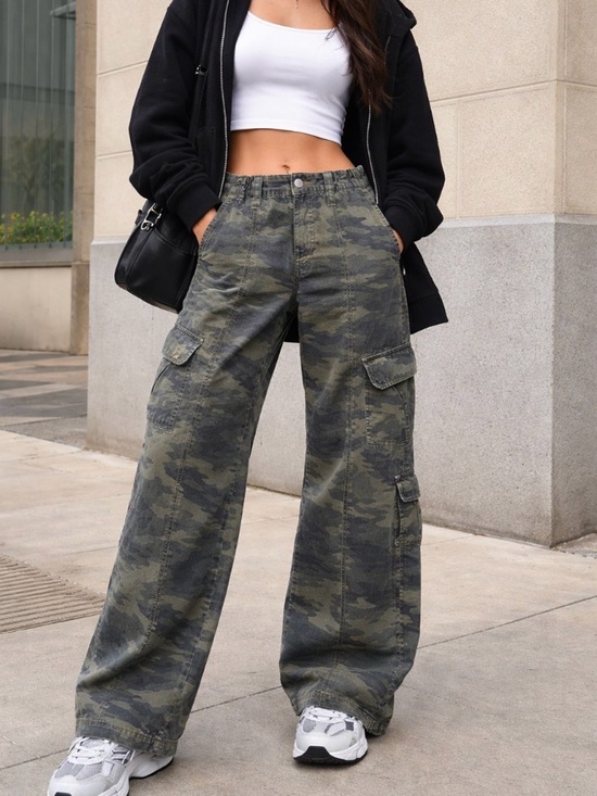 DBG Pants - BDG Urban Outfitters Y2K Camo Cargo Pants Wide Leg Size 26 Streetwear